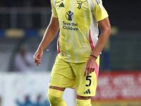 杏彩体育平台-尤文5-0横扫亚洲冠军，双将斩获两球，20岁新秀破门惊艳