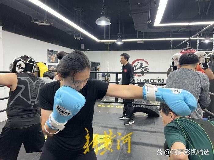 拳击选手擂台厮杀，黑马冲冠有望？