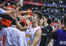 包含深圳球队备战对阵四川，齐心协力冲刺胜利的词条