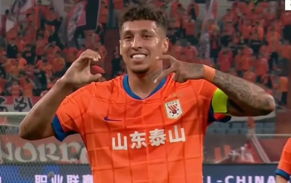 中超-卡扎戴帽克雷桑两中门框泰山3-0梅州止跌反弹