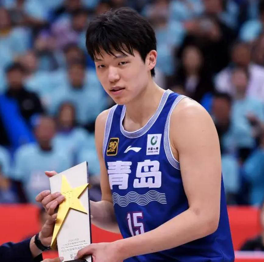 青岛更新杨瀚森特训！NBA级教练一对一强化投篮，好性格助力融入