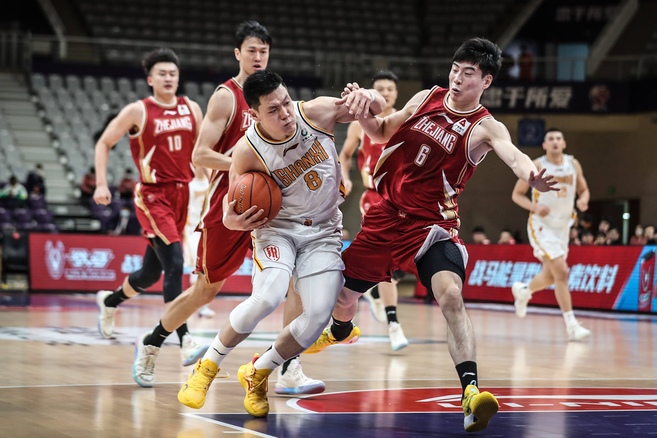山西队遭遇浙江侵袭，落得下风